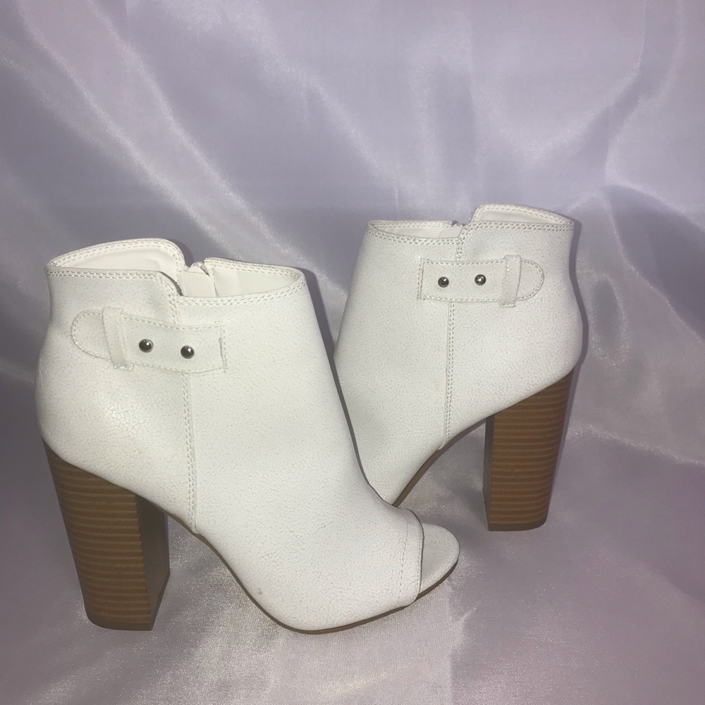 NWOB Rock & Repulic Ankle Booties Peep Toe - 7.5